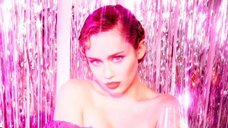 SocialSync — Miley Cyrus Viral Tweets · screenshot 1 of 1